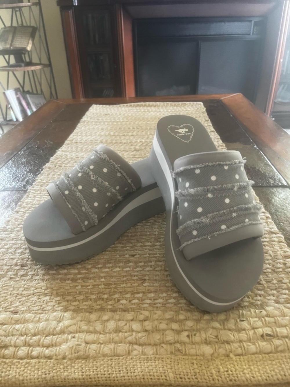 Rocket Dog platform slides Size 7
Super Cute🌺